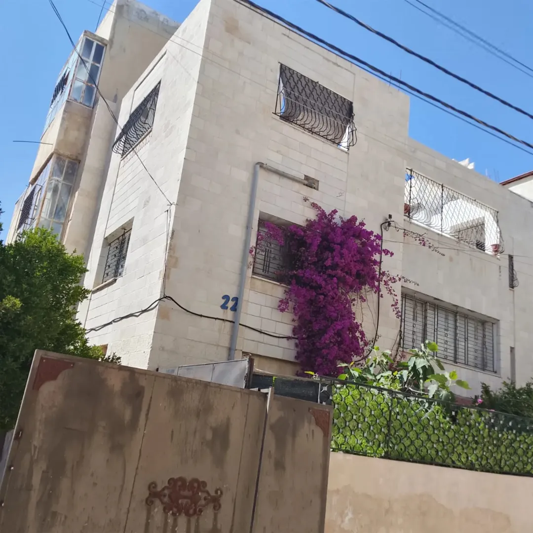 عمارة استثمارية للبيع في حي نزال – الذراع الغربي
