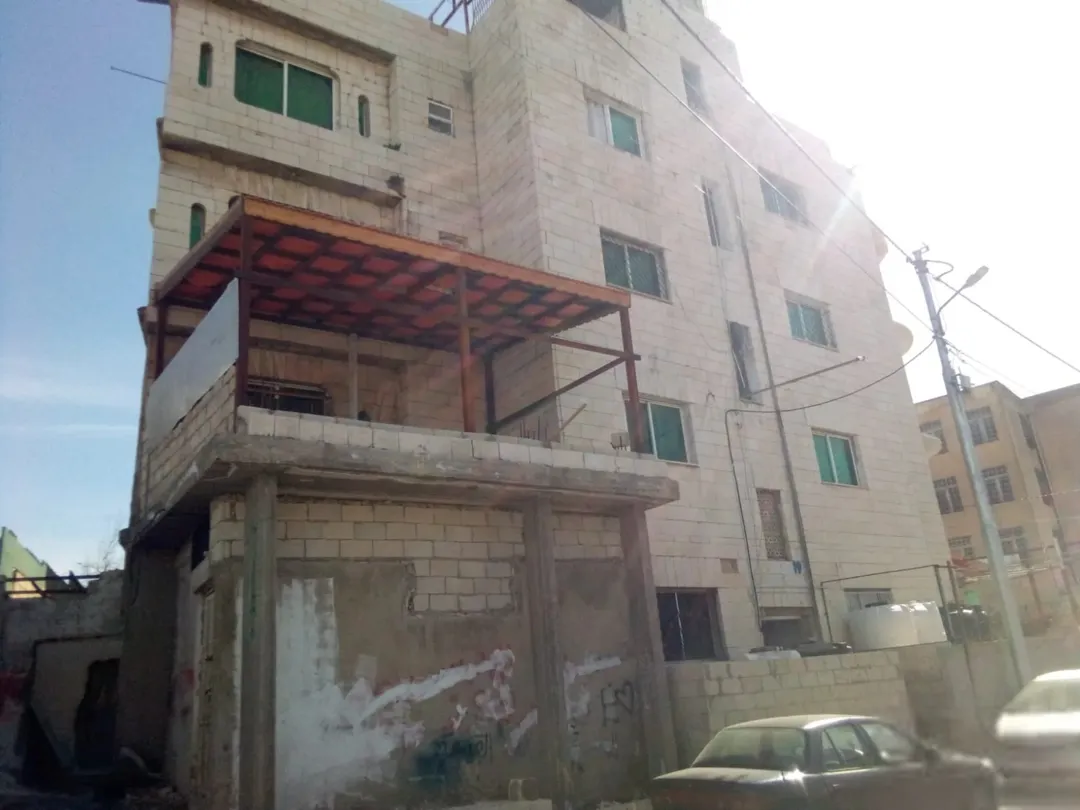 عمارة سكنية مميزة للبيع في حي نزال