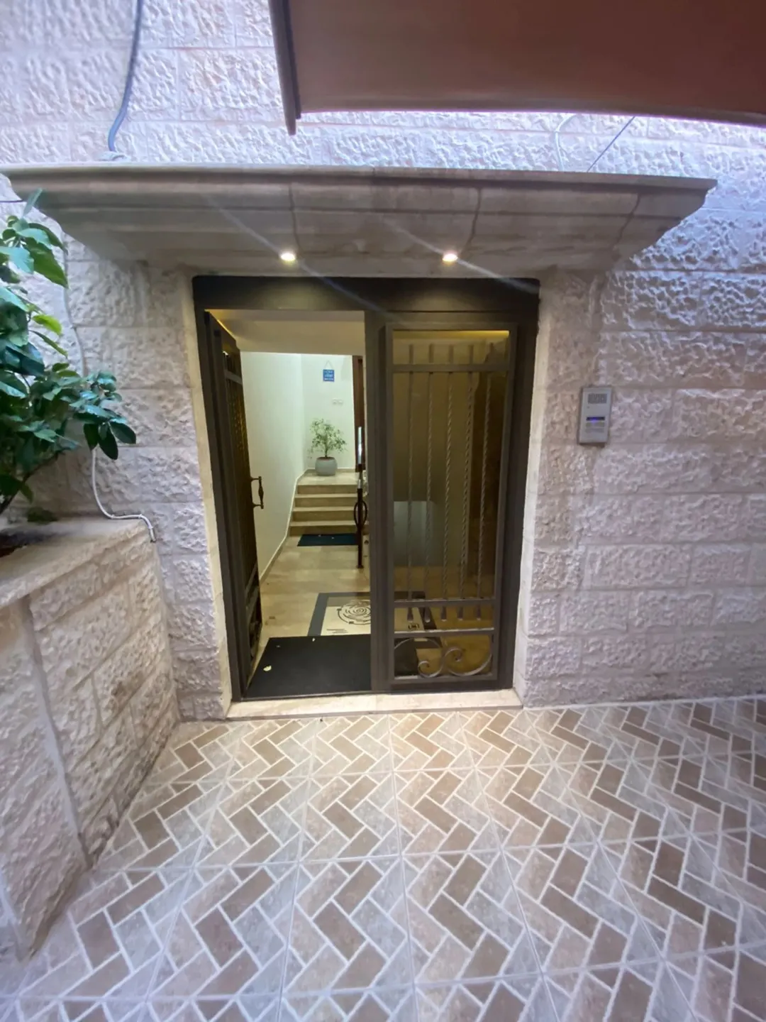 في أجمل مناطق عمان الغربية حنوطيا عمارة سكنية مميزة للبيع في أجمل مناطق عمان الغربية