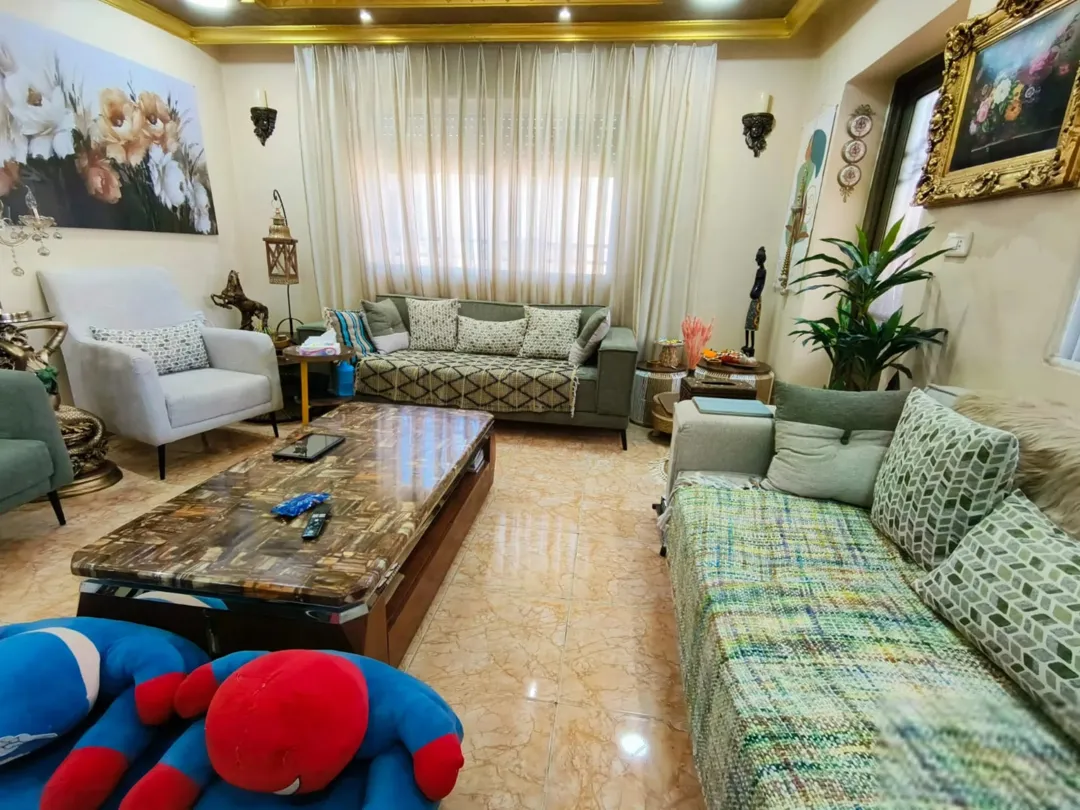 شقة سوبر ديلوكس للبيع – 186م – الحصن شرق الكلية – طابق أول مع مصعد