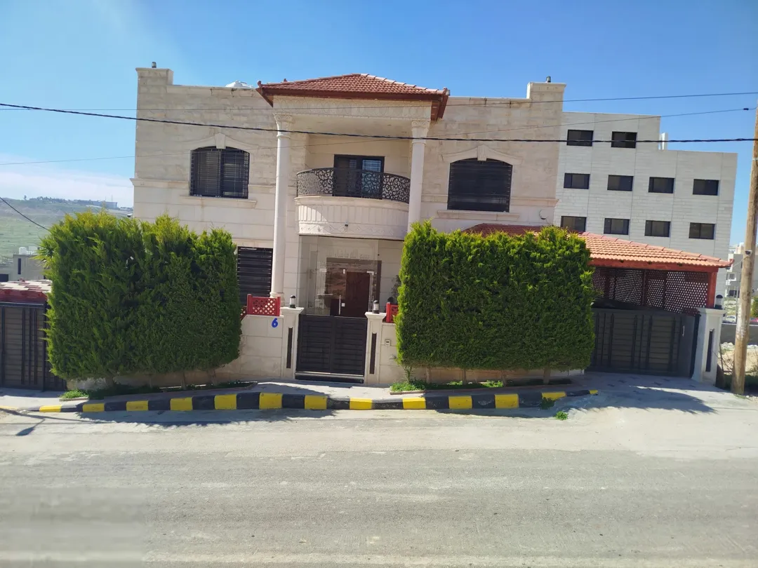 فرصة ذهبية – فيلا فاخرة للبيع مباشرة