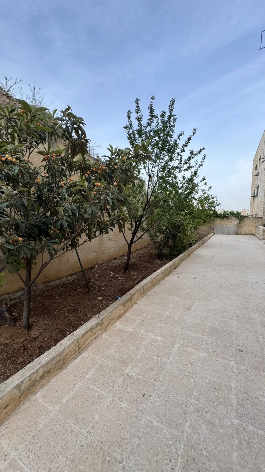 شقة أرضية مميزة للبيع في عرجان