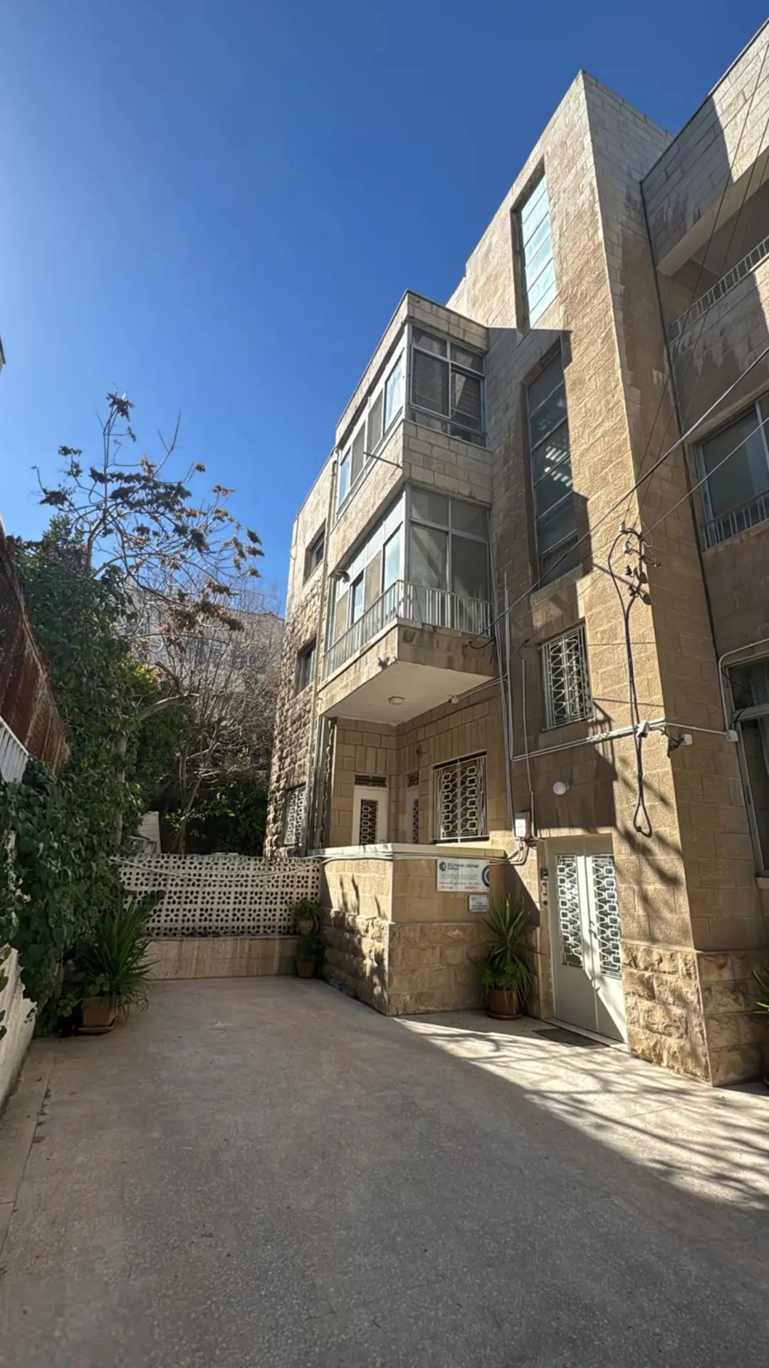 عمارة كاملة للبيع من ثلاث طوابق