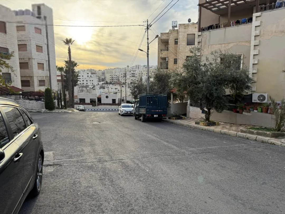 شقة للاستثمار أو السكن العائلي موقع متميز