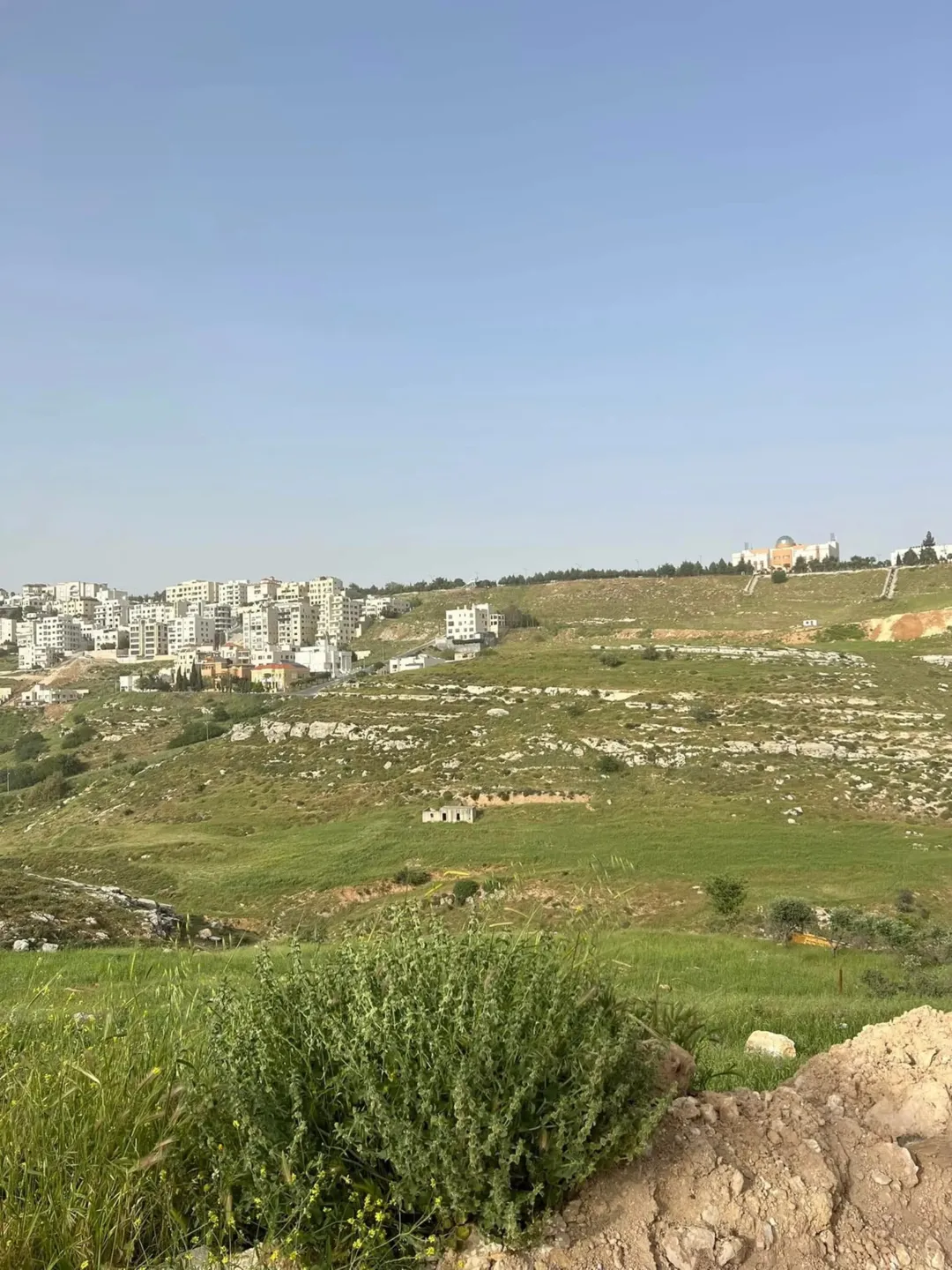 قطعة ارض للبيع قرب دابوق مقابل مسجد الحسين والمدينة الطبية