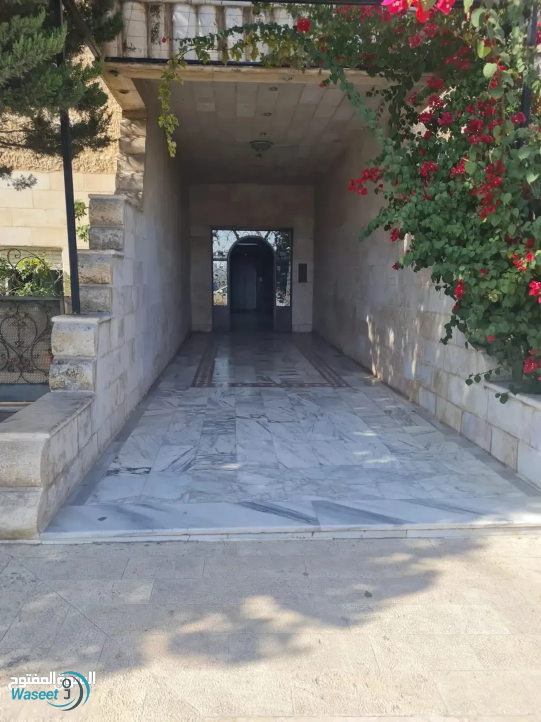 شقع للبيع مفابل مسجد علياء التل