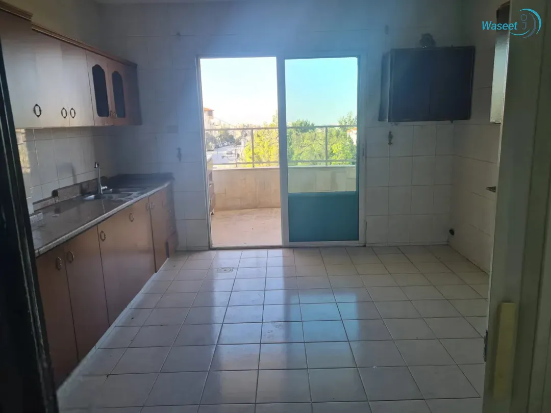 شقع للبيع مفابل مسجد علياء التل