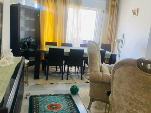 شقة للإيجار في الصويفيه موقع متميز