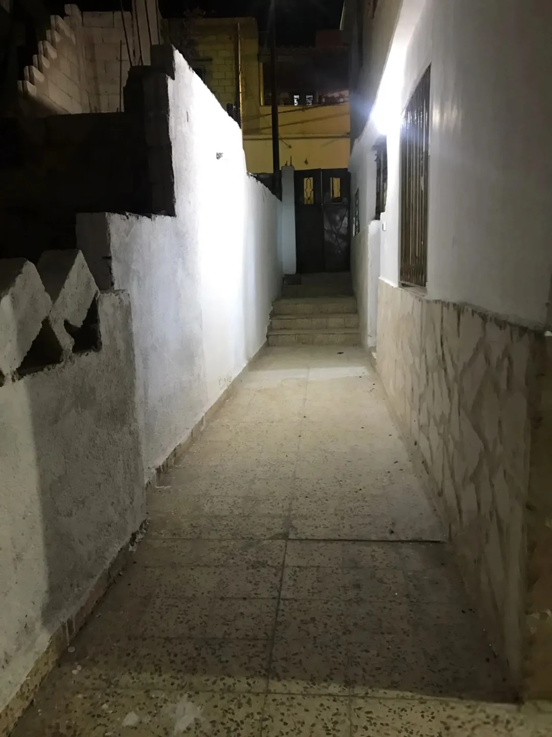 منزل مستقل طابقين للبيع في الزرقاء – جبل الأمير حسن