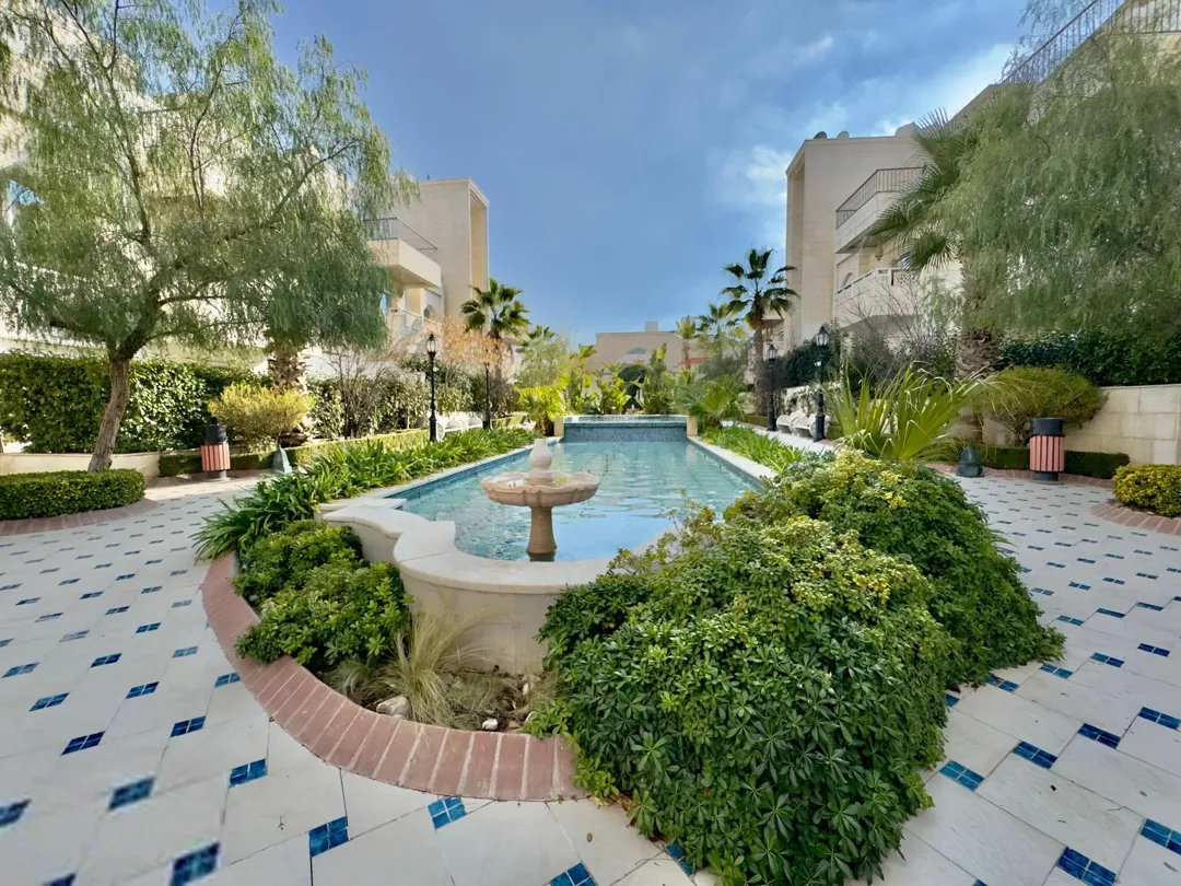 Elegant Garden-View Apartment for Sale Fully Serviced Compound — صورة 2