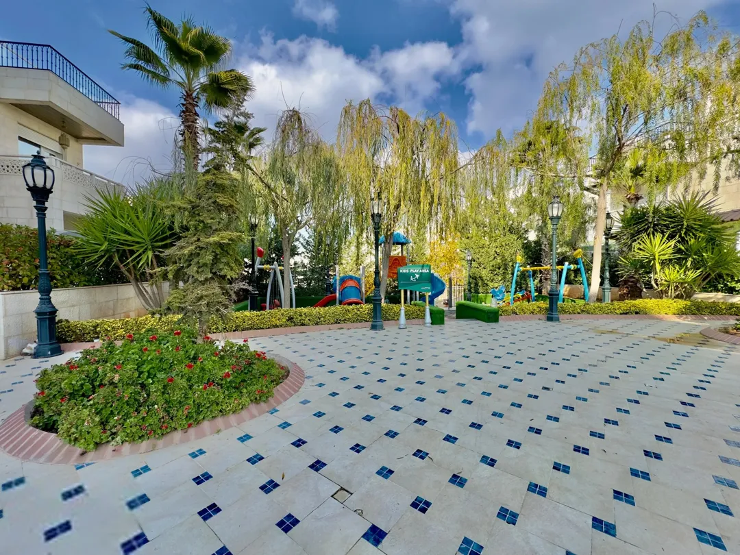 Elegant Garden-View Apartment for Sale Fully Serviced Compound — صورة 3
