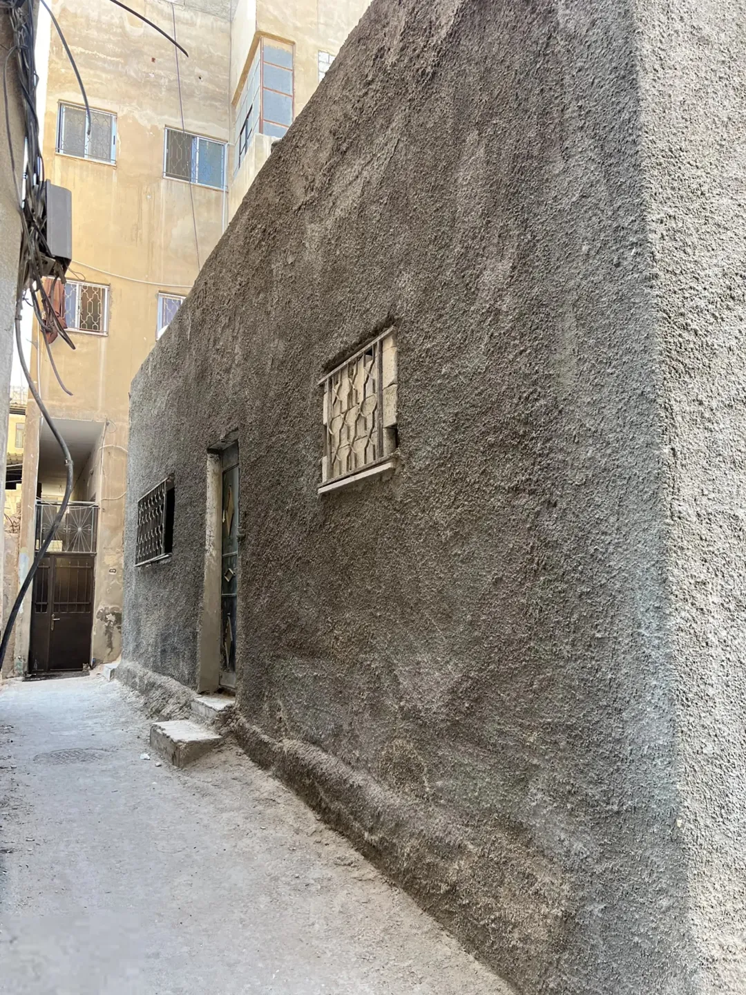 عمارة سكنية للبيع في الغويرية، الزرقاء