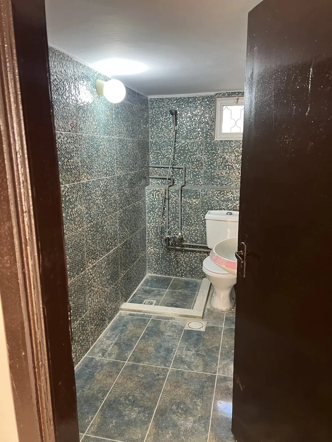 عمارة سكنية للبيع في الغويرية، الزرقاء