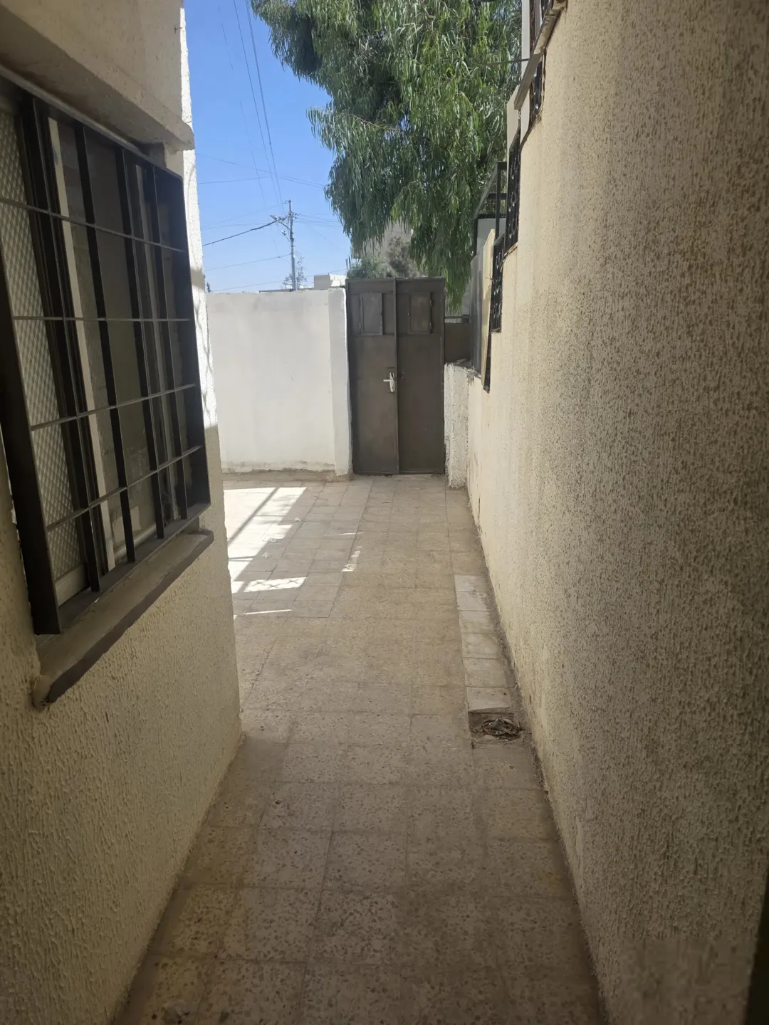 شقة أرضية مميزة للبيع في إسكان طلال