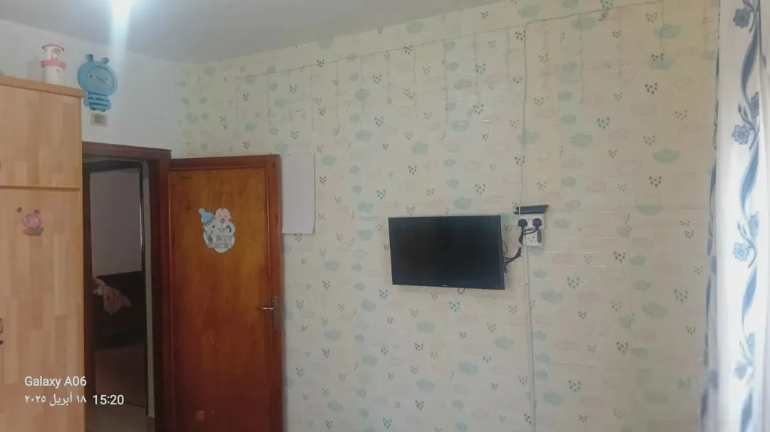شقة سكنية مميزة للبيع في جبل النزهة بالقرب من شارع الاستقلال
