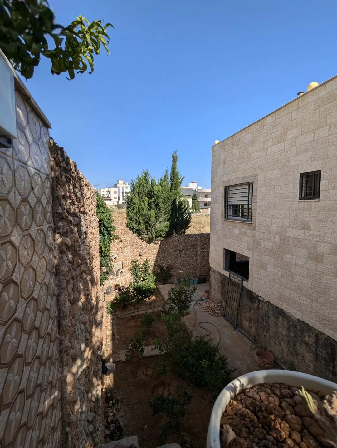 فيلا فاخرة للبيع في مرج الحمام – إسكان المهندسين