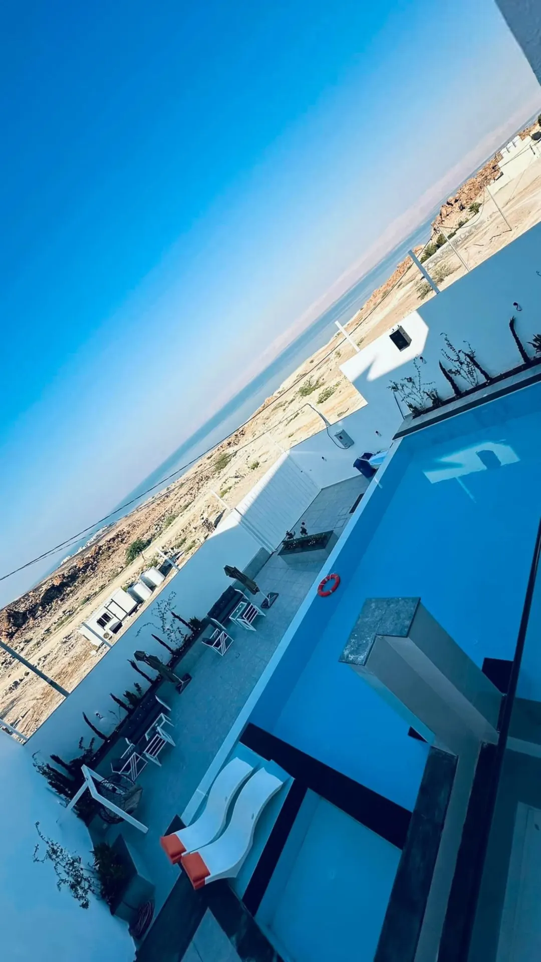شاليه فاخر للبيع في البحر الميت بإطلالة مباشرة على البحر