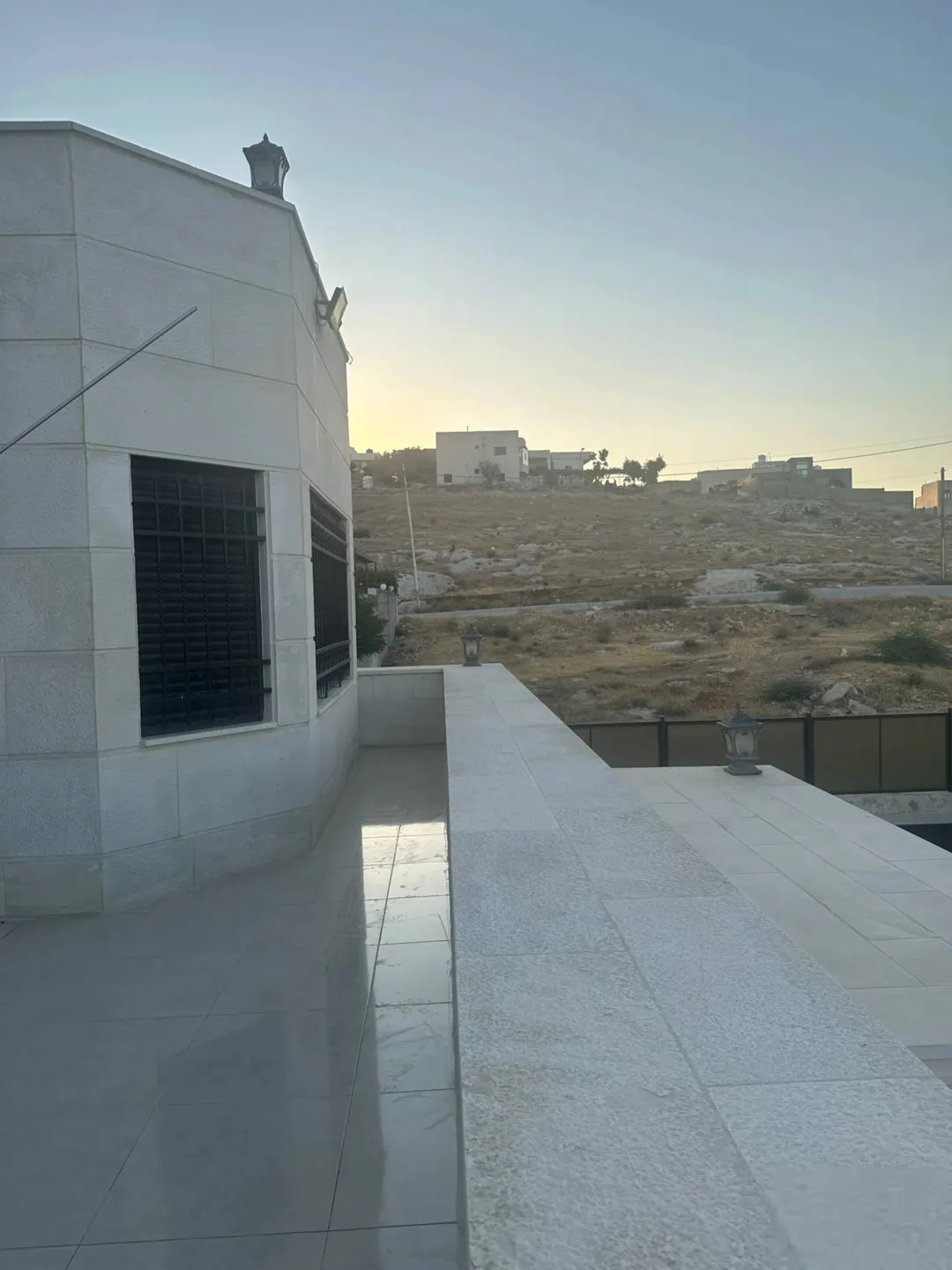 فيلا مميزه باطلاله مميزه خلف جامعه الزيتون