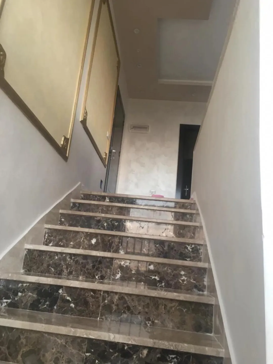 فيلا مميزه باطلاله مميزه خلف جامعه الزيتون
