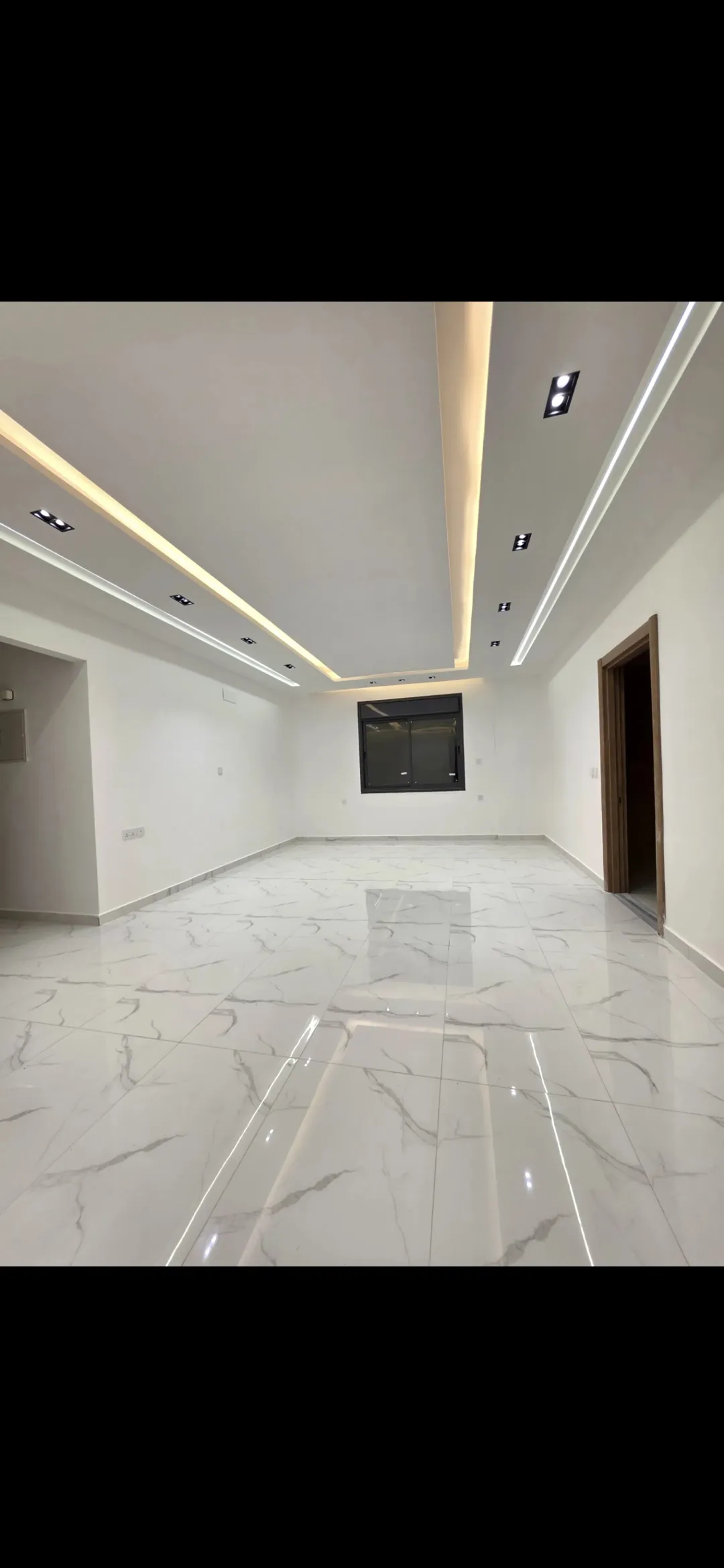 شقة فاخرة جديدة بالعقبة طابق ثاني هندسي سوبر ديلوكس شارعيتين
