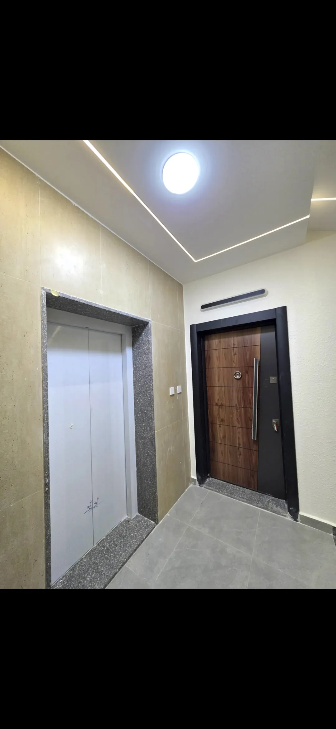 شقة فاخرة جديدة بالعقبة طابق ثاني هندسي سوبر ديلوكس شارعيتين