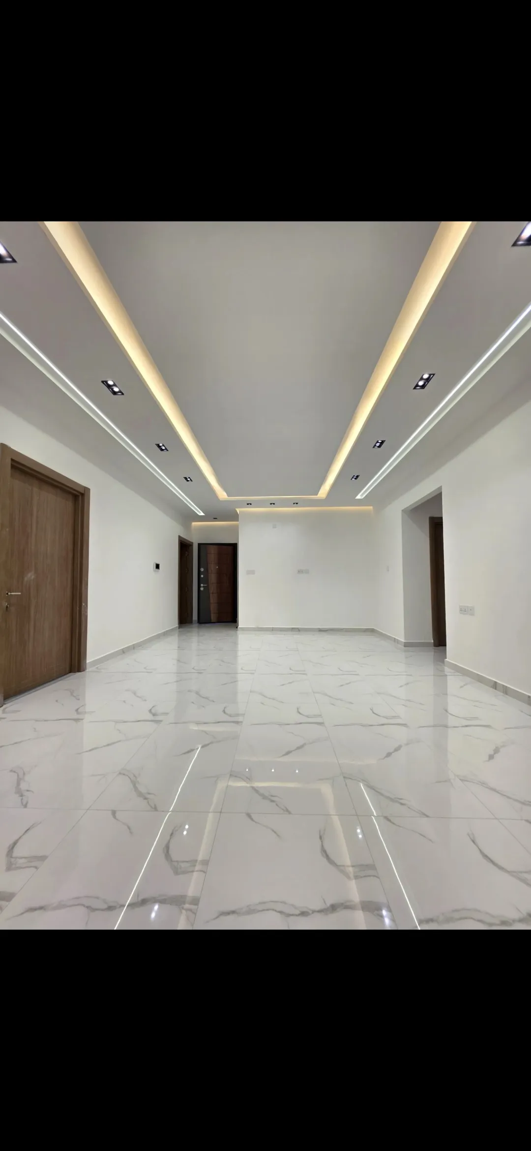 شقة فاخرة جديدة بالعقبة طابق ثاني هندسي سوبر ديلوكس شارعيتين