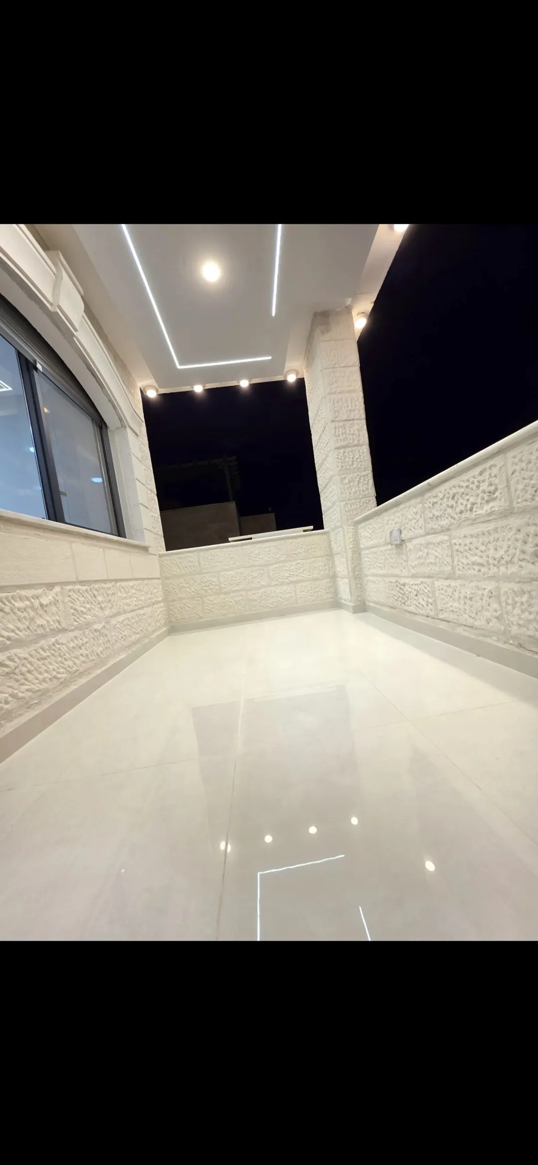 شقة فاخرة جديدة بالعقبة طابق ثاني هندسي سوبر ديلوكس شارعيتين