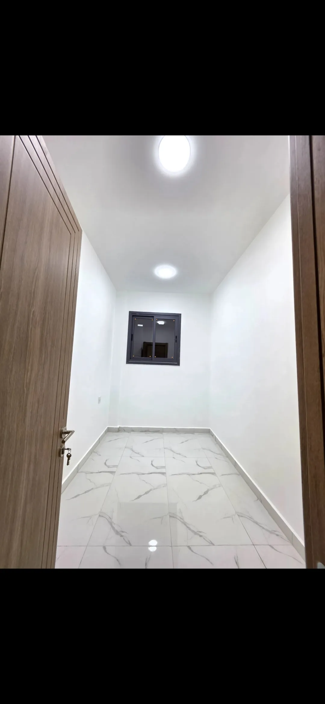 شقة فاخرة جديدة بالعقبة طابق ثاني هندسي سوبر ديلوكس شارعيتين