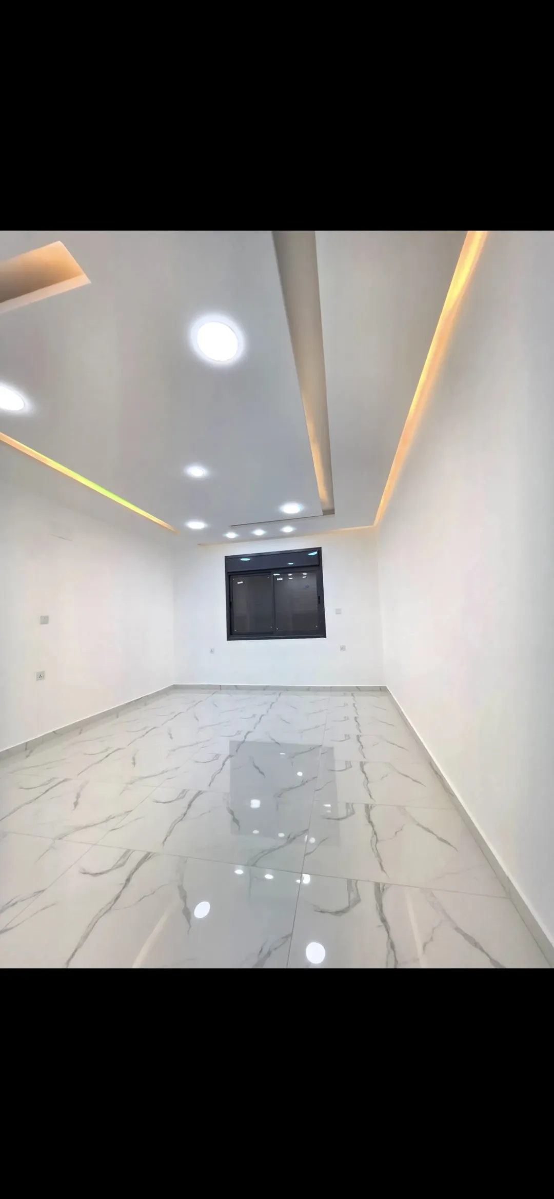 شقة فاخرة جديدة بالعقبة طابق ثاني هندسي سوبر ديلوكس شارعيتين