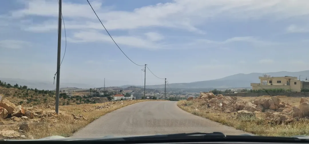 أرض تجارية مميزة للبيع في جرش على أوتوستراد إربد عمان الرئيسي