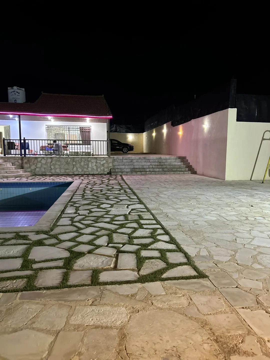 شاليه فاخر للبيع في الشونة الجنوبية – الجوفة