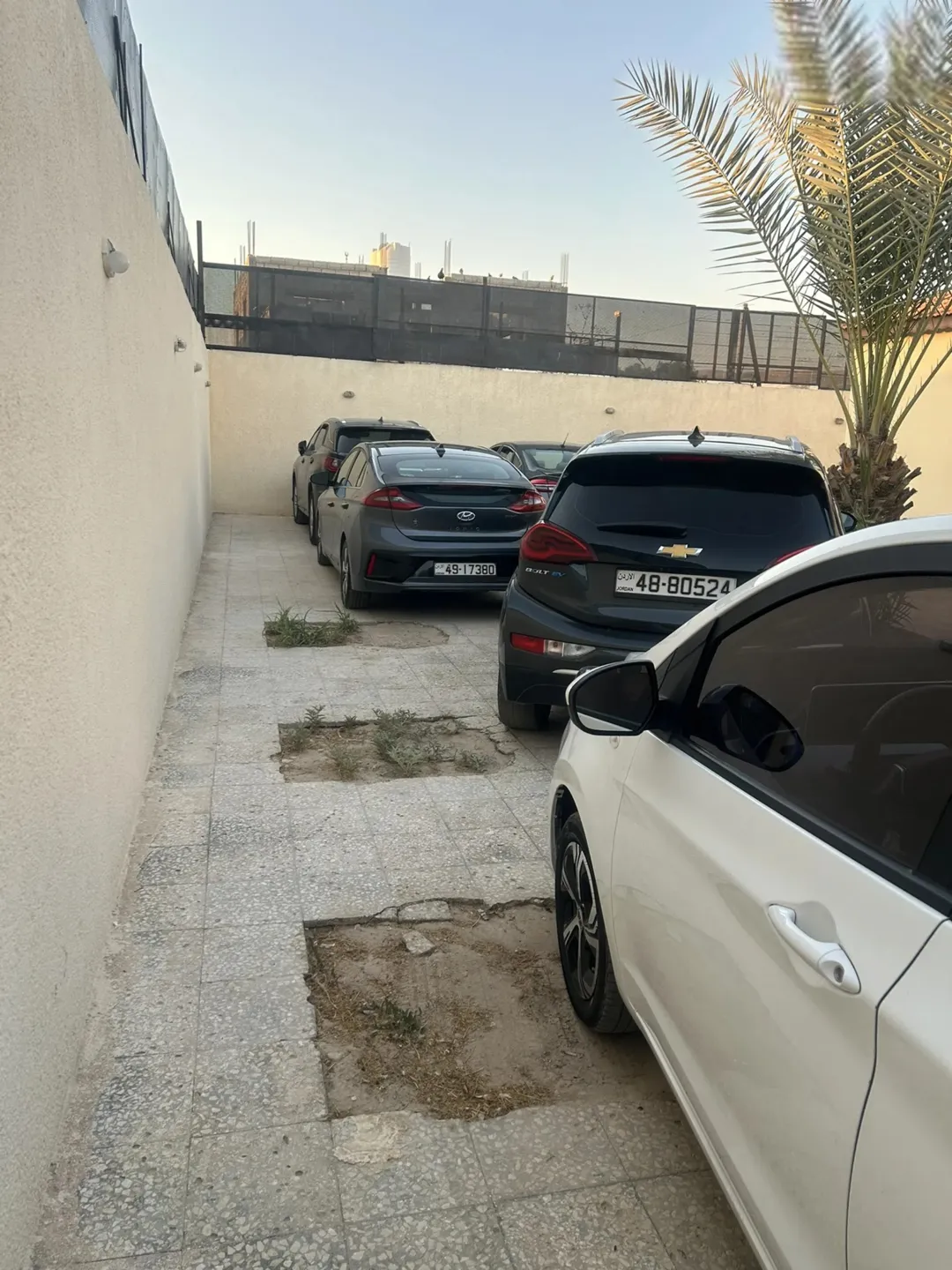 شاليه فاخر للبيع في الشونة الجنوبية – الجوفة