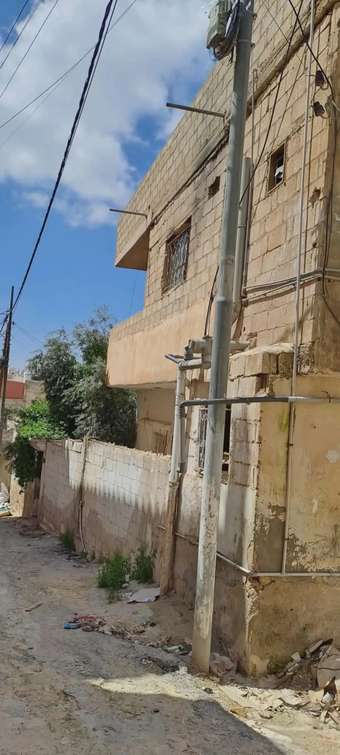 بيت طابقين للبيع 21 000 دينار أردني للأستشمار الغويري في حي الأمير عبدالله