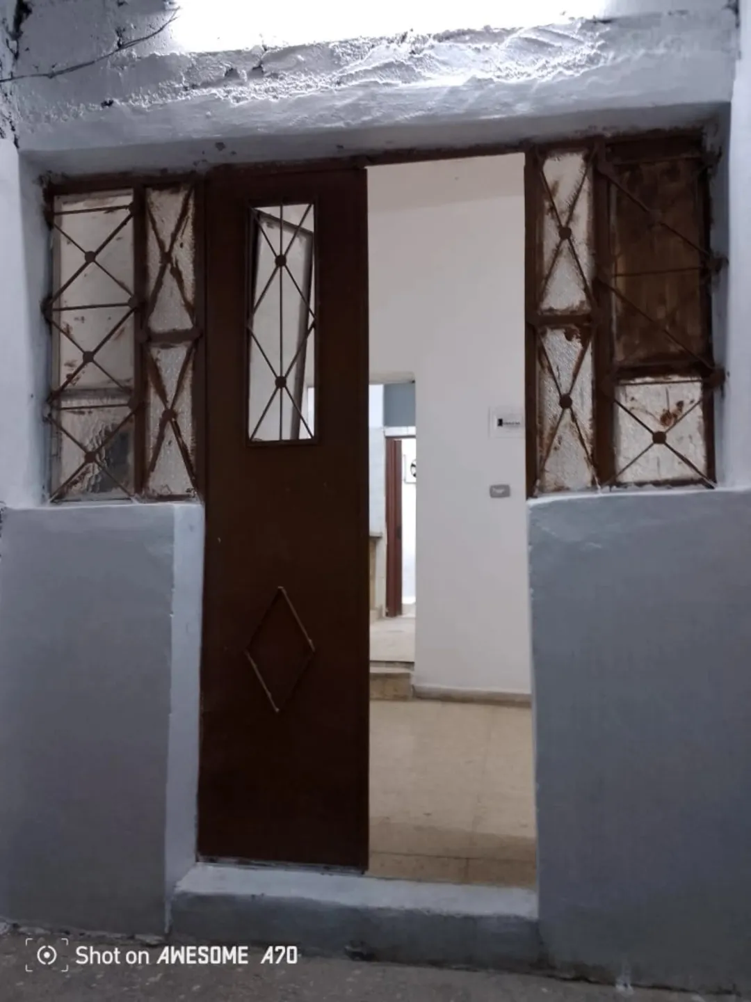 بيت طابقين للبيع 21 000 دينار أردني للأستشمار الغويري في حي الأمير عبدالله