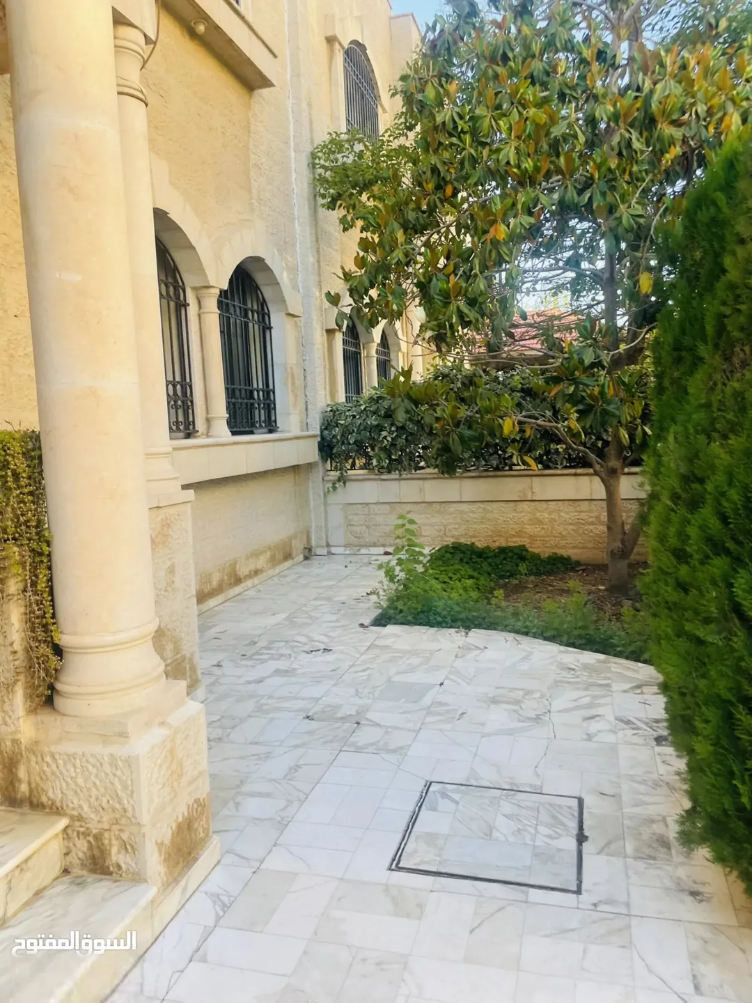 فيلا فاخرة للبيع في دير غبار بسعر 550,000 دينار أردني