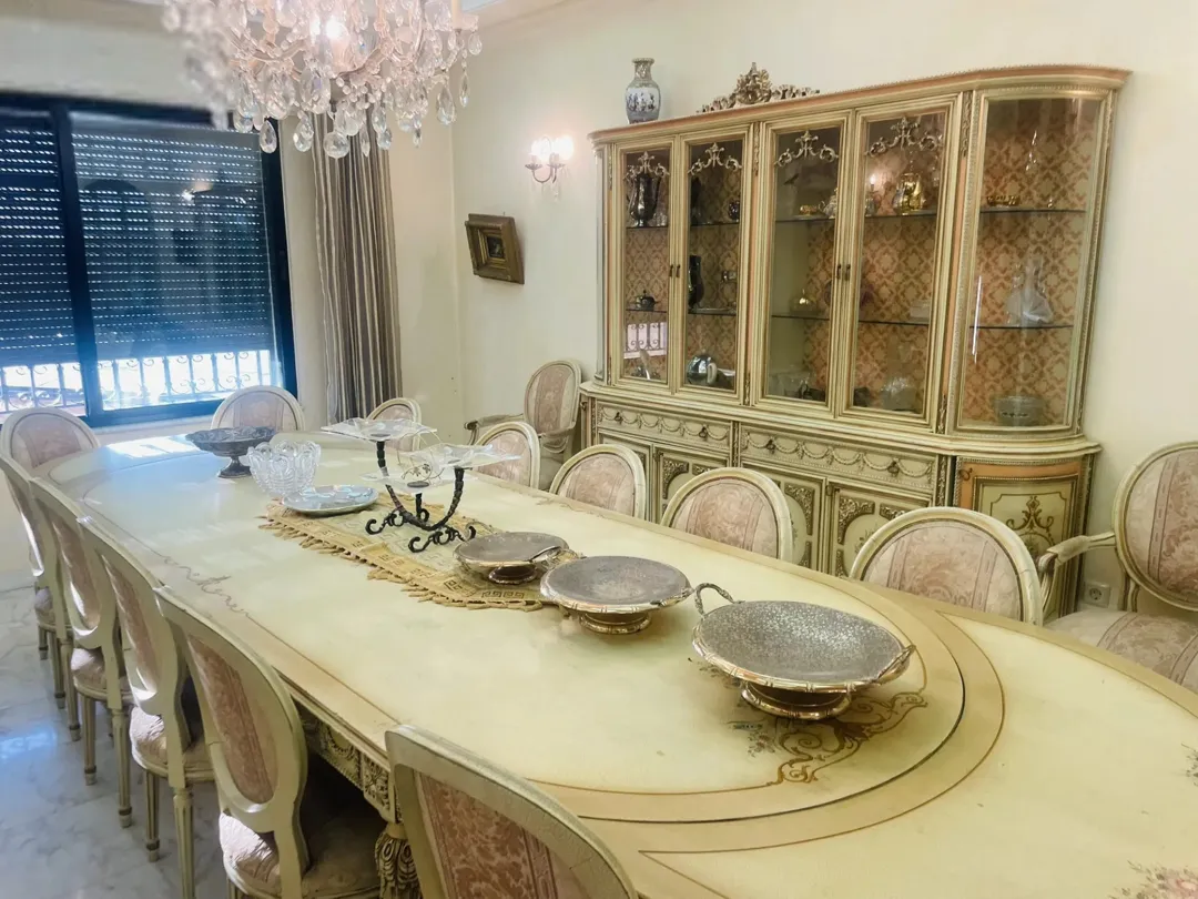فيلا فاخرة للبيع في دير غبار بسعر 550,000 دينار أردني
