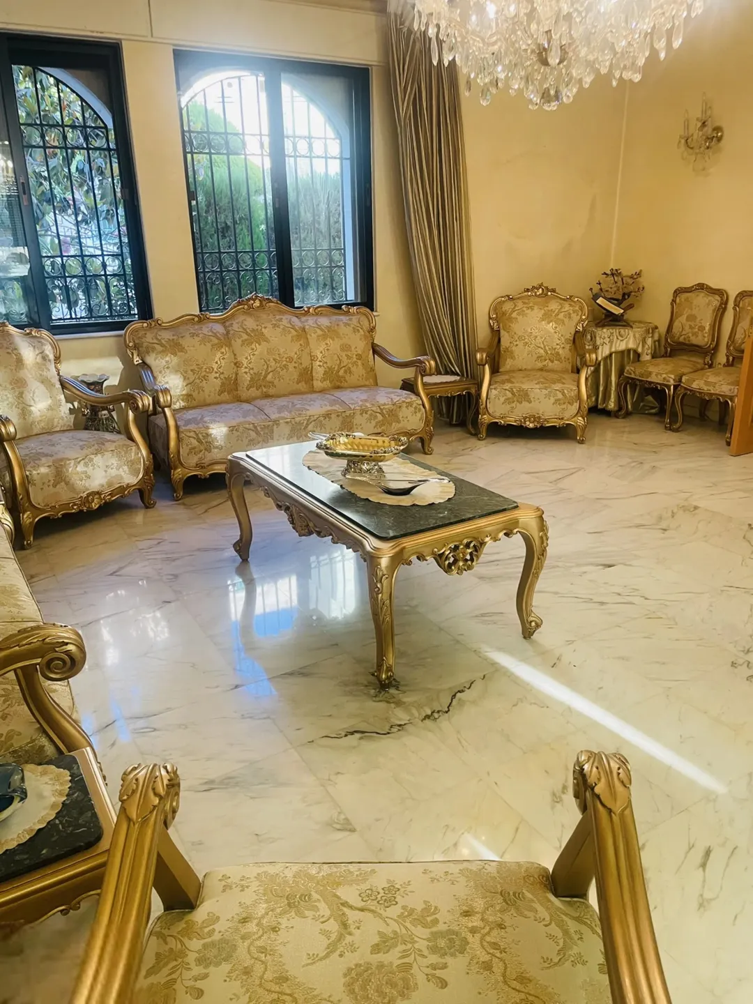 فيلا فاخرة للبيع في دير غبار بسعر 550,000 دينار أردني