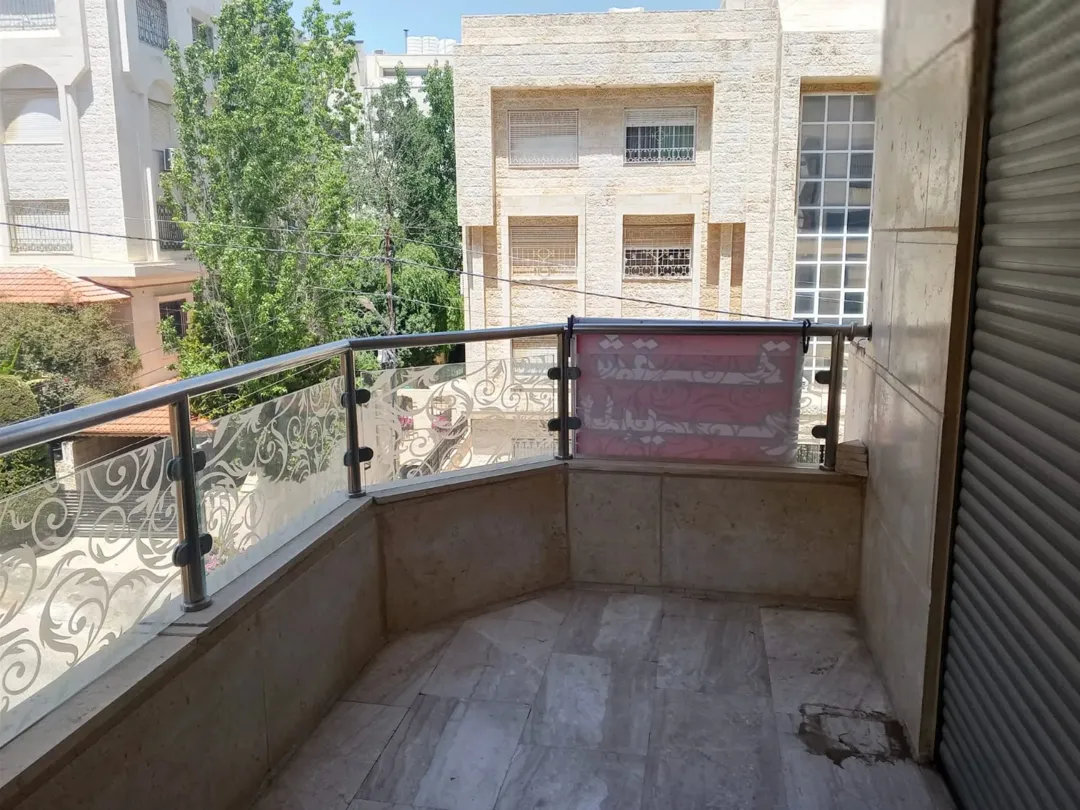 شقة فاخرة للبيع في أم السماق – عمان