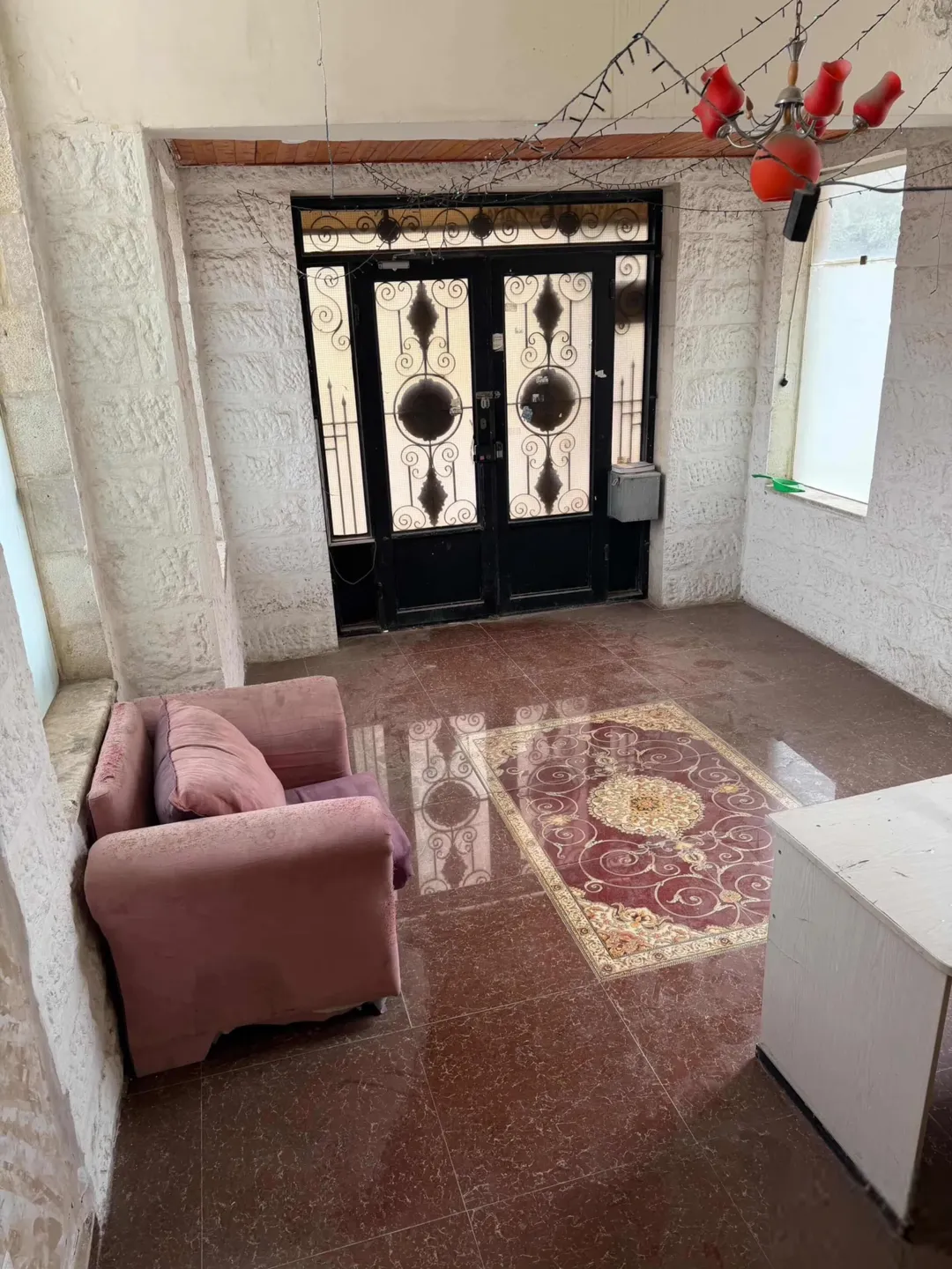 شقتان مفروشتان للبيع في إربد – شارع الجامعة