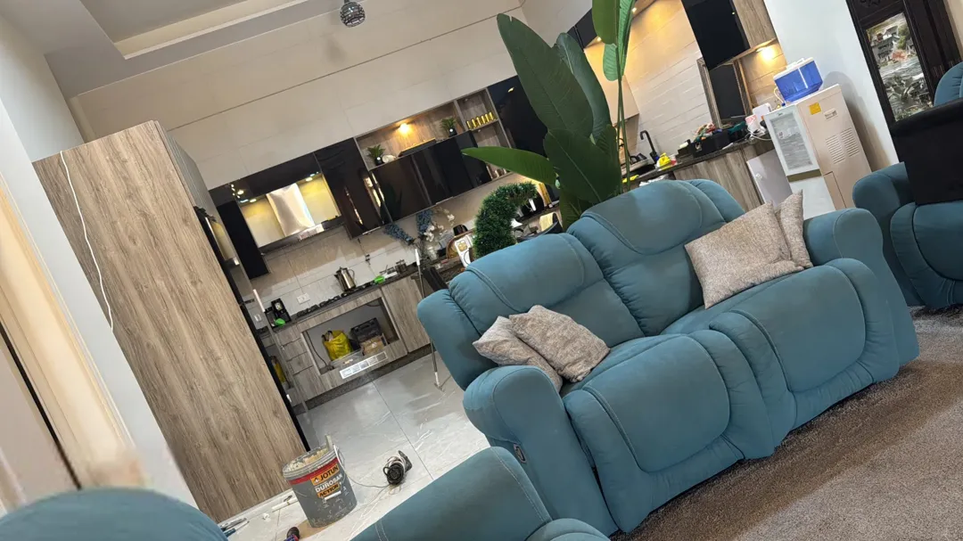 شقة فاخرة بمدخل مستقل وتراس واسع