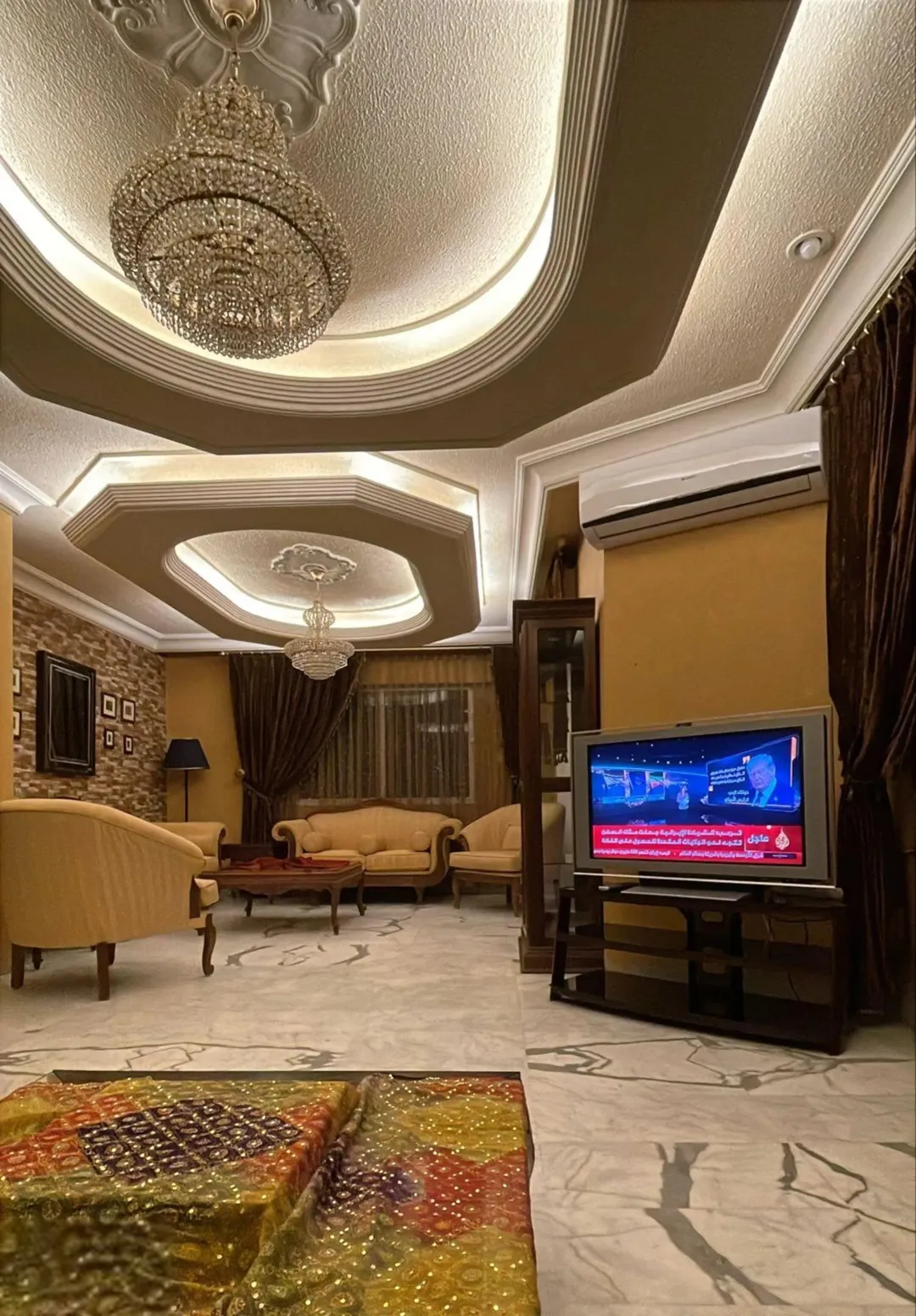 FULLY FURNISHED 3 BED ROOMS APT,BEST LOCATION IN SHMIASANI ,ROSSAY COLLEGE SQUARE BLDG#50 2ND FLOOR