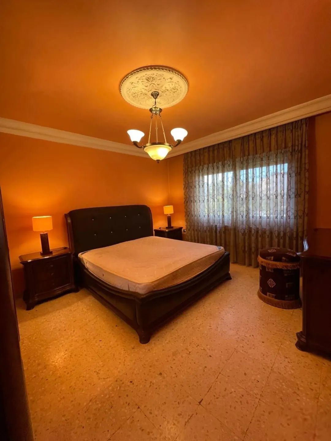 FULLY FURNISHED 3 BED ROOMS APT,BEST LOCATION IN SHMIASANI ,ROSSAY COLLEGE SQUARE BLDG#50 2ND FLOOR
