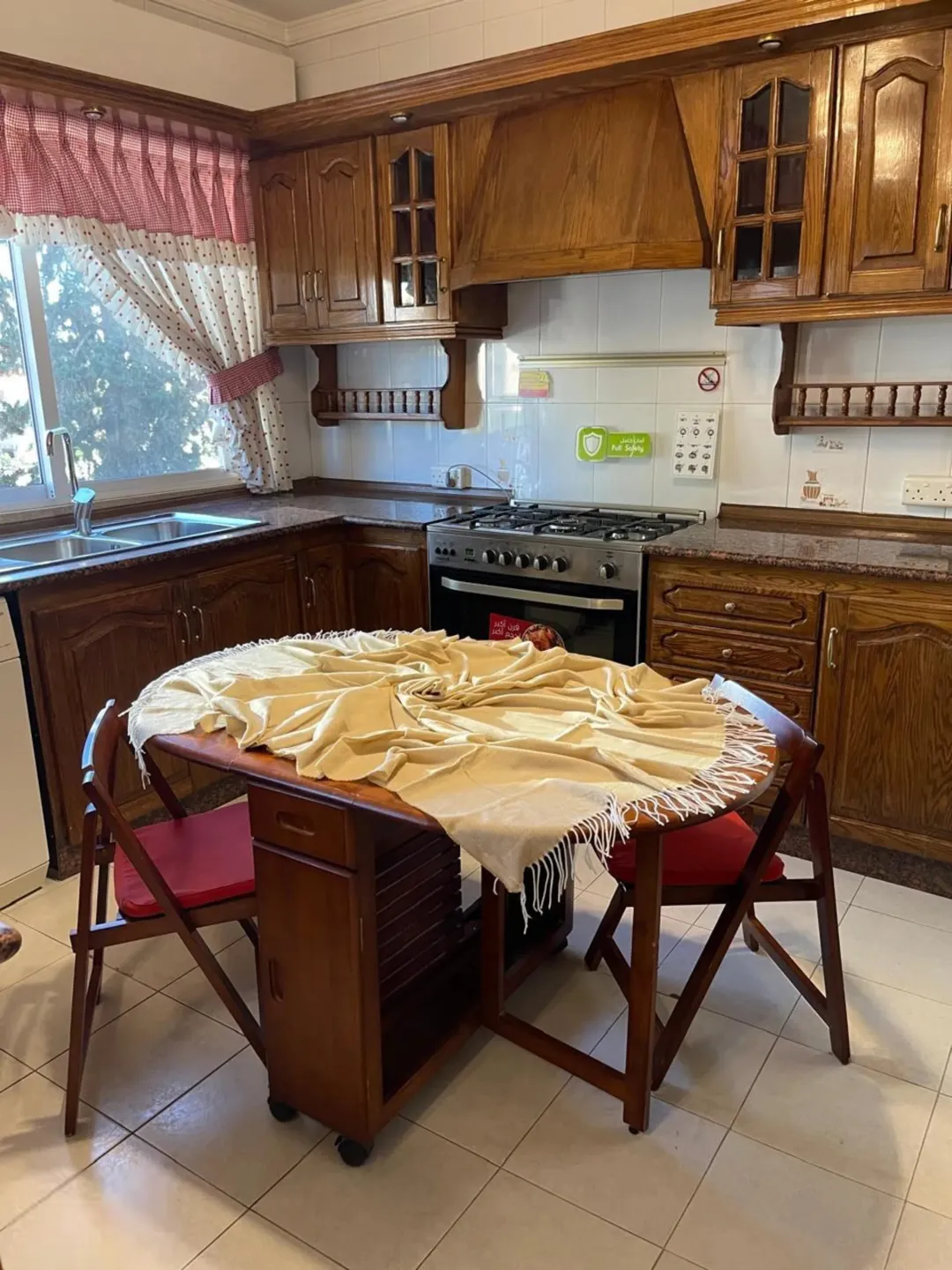 FULLY FURNISHED 3 BED ROOMS APT,BEST LOCATION IN SHMIASANI ,ROSSAY COLLEGE SQUARE BLDG#50 2ND FLOOR