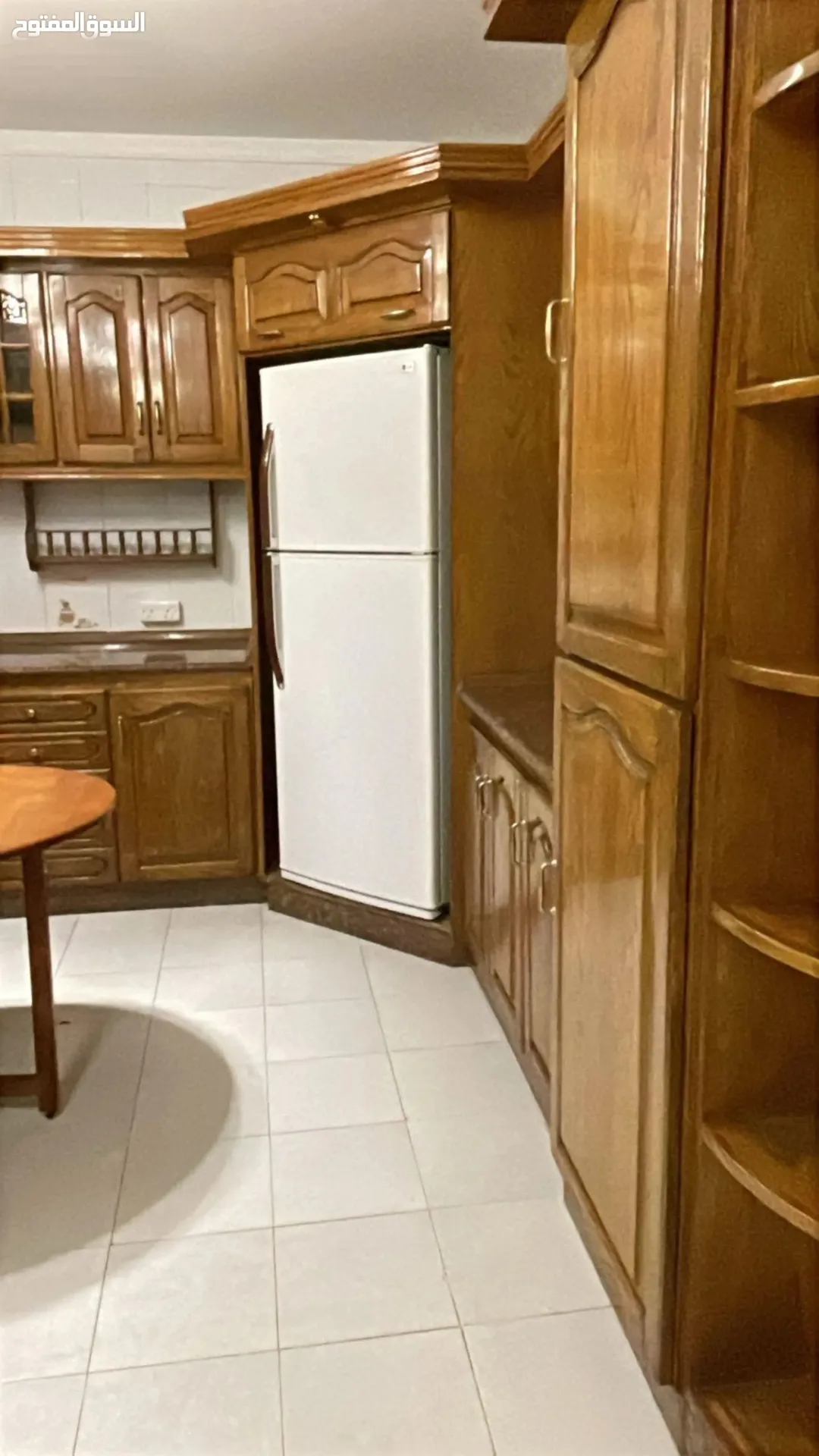 FULLY FURNISHED 3 BED ROOMS APT,BEST LOCATION IN SHMIASANI ,ROSSAY COLLEGE SQUARE BLDG#50 2ND FLOOR