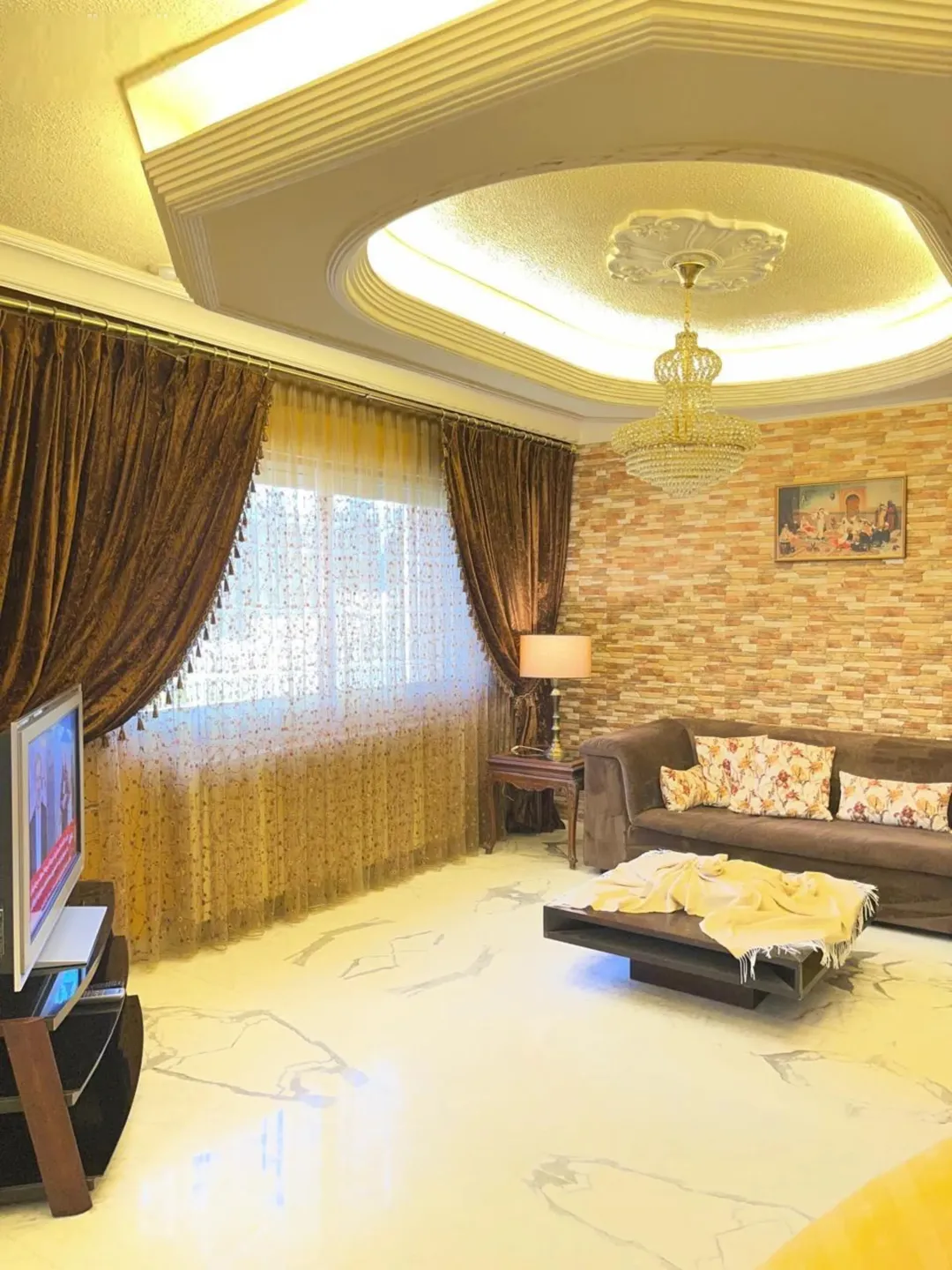 FULLY FURNISHED 3 BED ROOMS APT,BEST LOCATION IN SHMIASANI ,ROSSAY COLLEGE SQUARE BLDG#50 2ND FLOOR