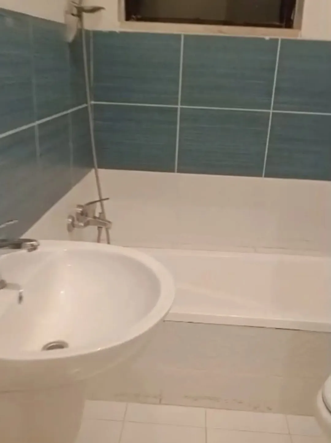 شقة سكنية فاخرة للبيع في منطقة ضاحية الإمام الغزالي