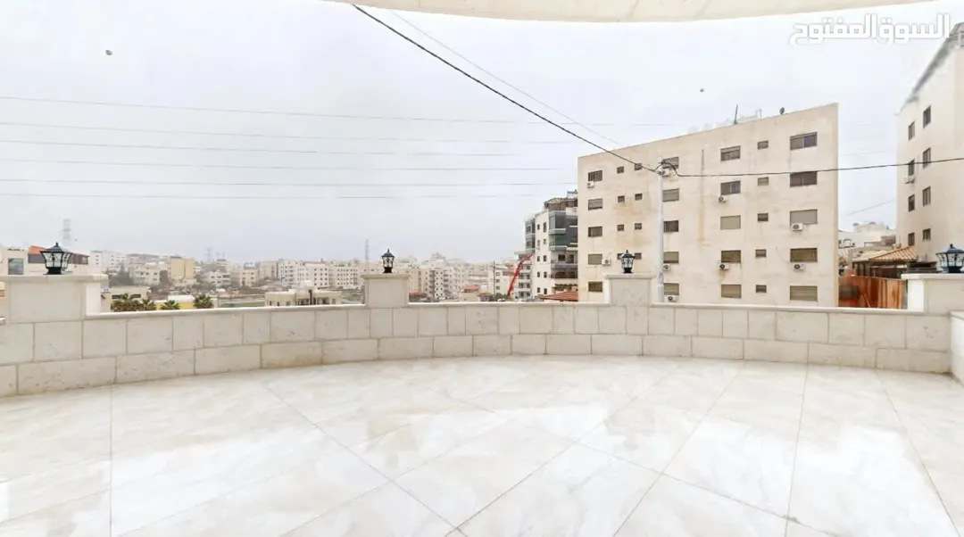 شقة فاخرة مع روف للبيع في البنيات – عمان