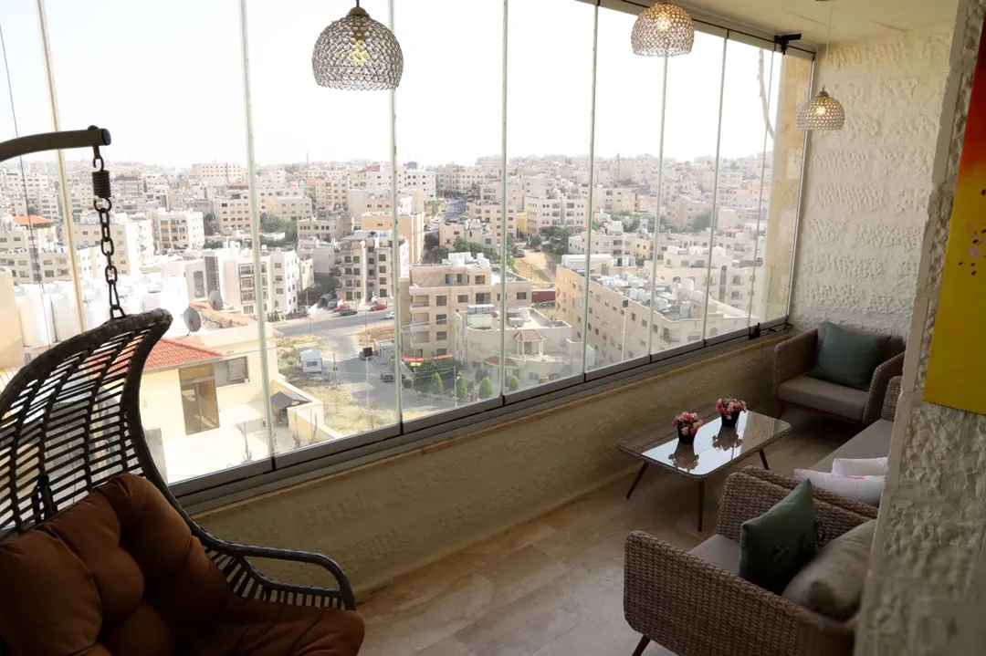 شقة فاخرة في موقع متميز طابق ثالث مساحة 150 متر تراس توسعة