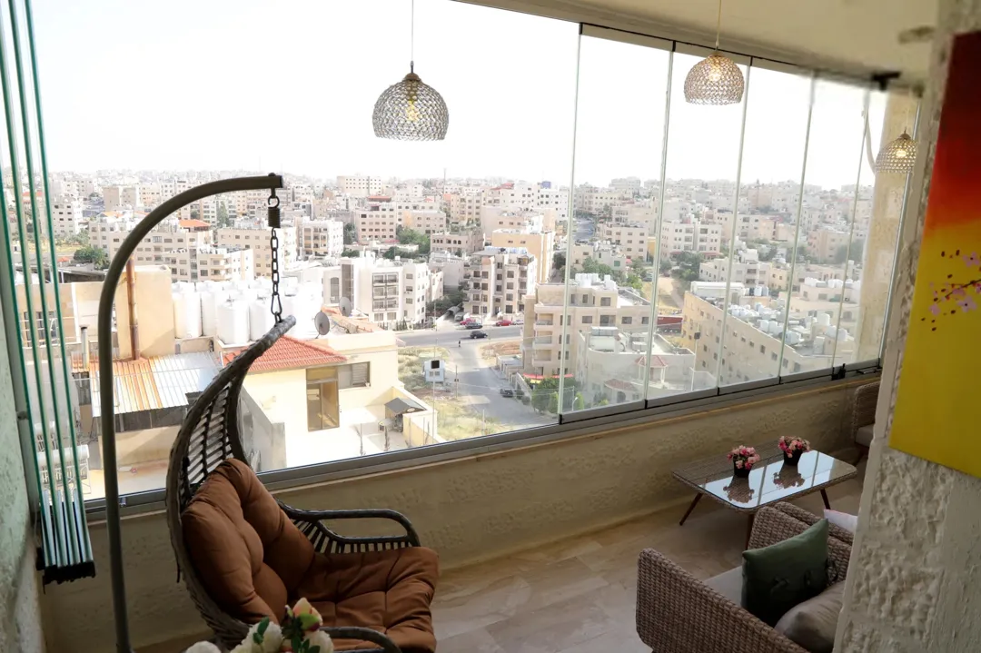 شقة فاخرة في موقع متميز طابق ثالث مساحة 150 متر تراس توسعة