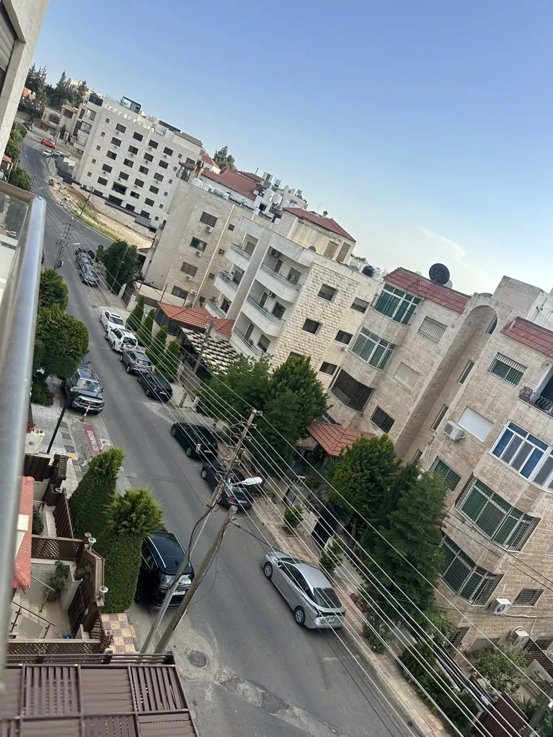 شقة مع روف منفصل للبيع في أم السماق بالقرب من سيتي مول